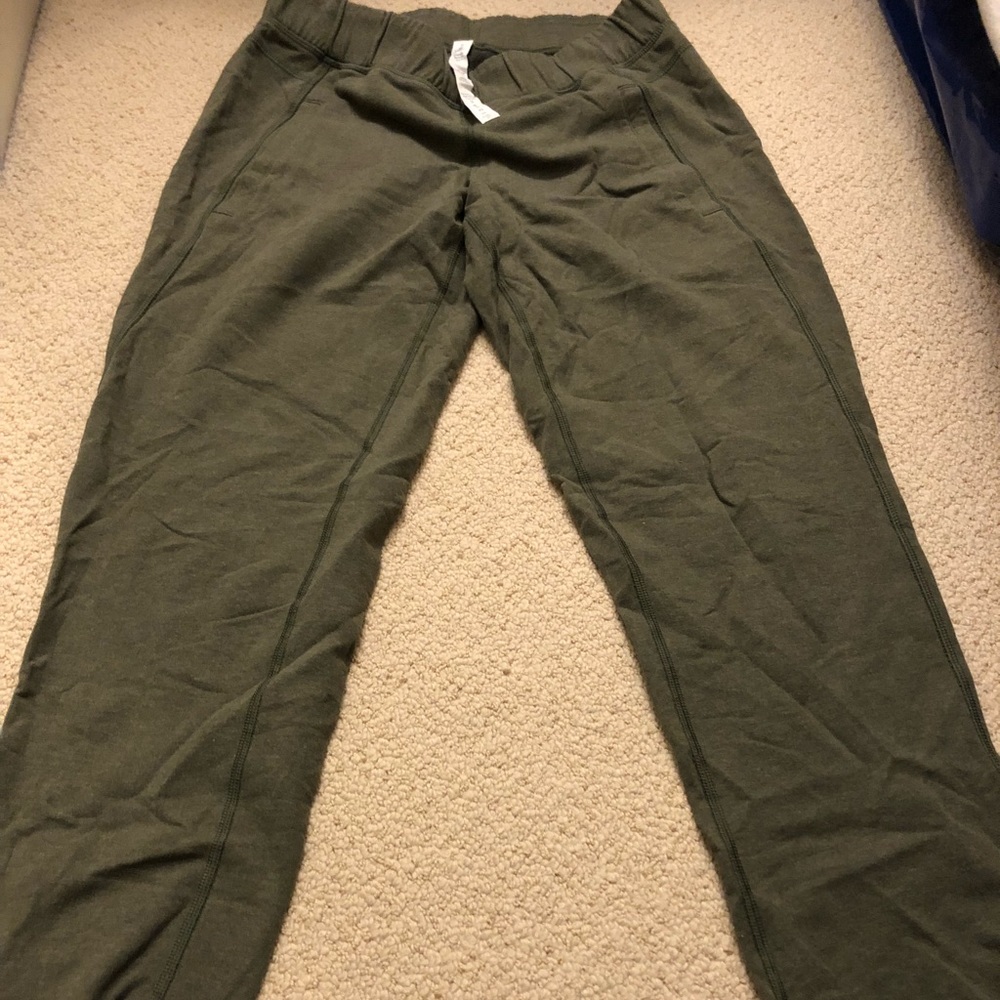 Lululemon green sweatpants